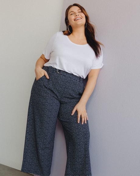 Pantalon court imprimé à jambe évasée avec ceinture - In Every Story