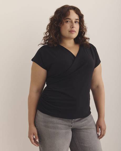 Haut en tricot &agrave; encolure crois&eacute;e et couture fronc&eacute;e