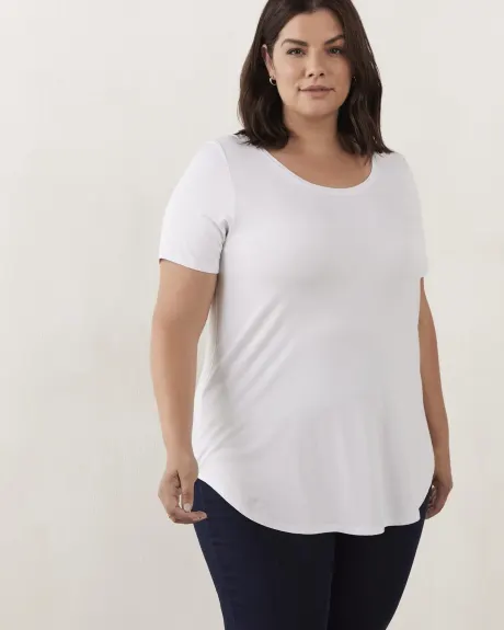 Modern Fit Scoop-Neck Tee with Rounded Hem