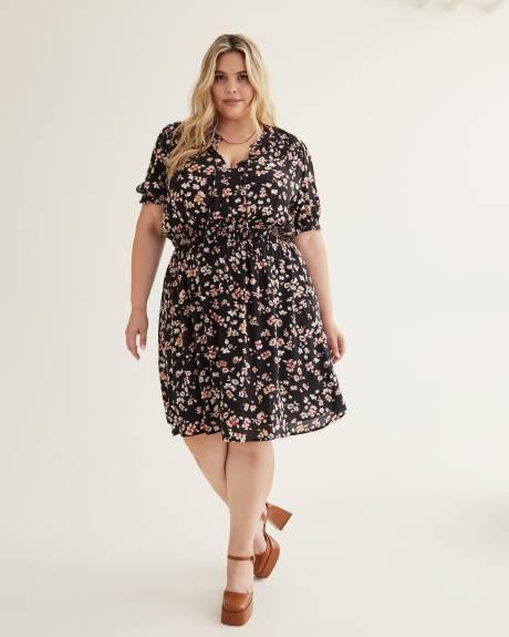 Robe cintrée et évasée avec manches courtes ballon