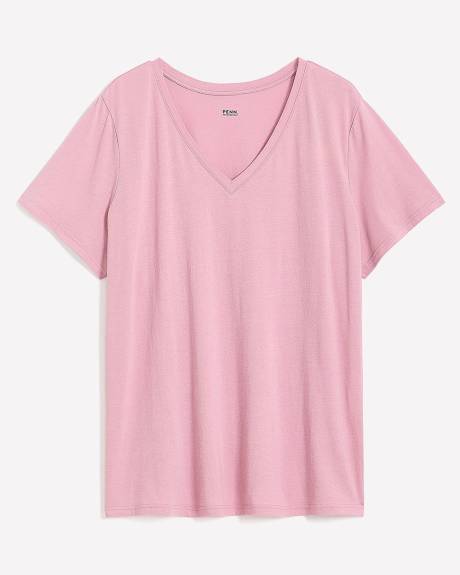 Boyfriend-Fit V-Neck Tee - PENN. Essentials