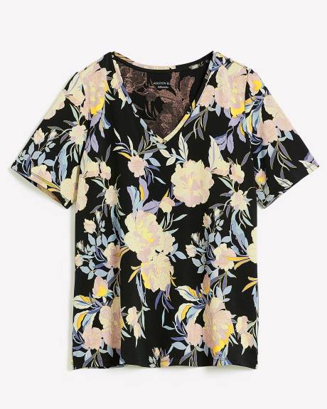 T-shirt avec encolure en V, coupe silhouette - Addition Elle - Essentiels PENN.