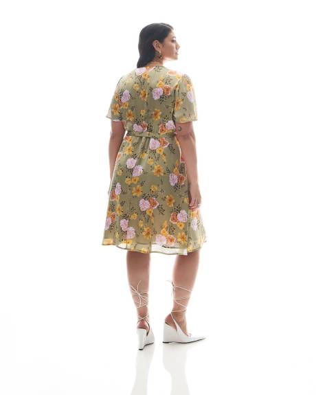 Robe cache-coeur fleurie avec manches à volants - Addition Elle