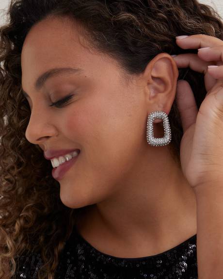 Grosses boucles d'oreilles carrées ornées de pierres scintillantes