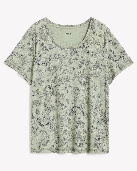 Printed Curvy-Fit Crewneck Tee - PENN. Essentials