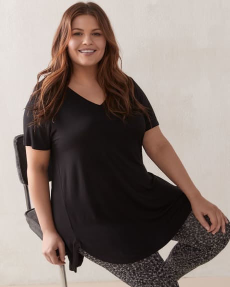 Modern Fit V-Neck Tunic - In Every Story