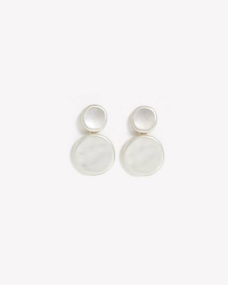 Boucles d'oreilles à deux disques argentés mats