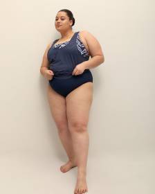 Tankini superposé sur bandeau à chevrons