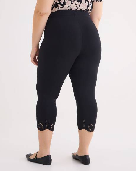 Capri Legging with Embroidery at Hem - PENN. Essentials