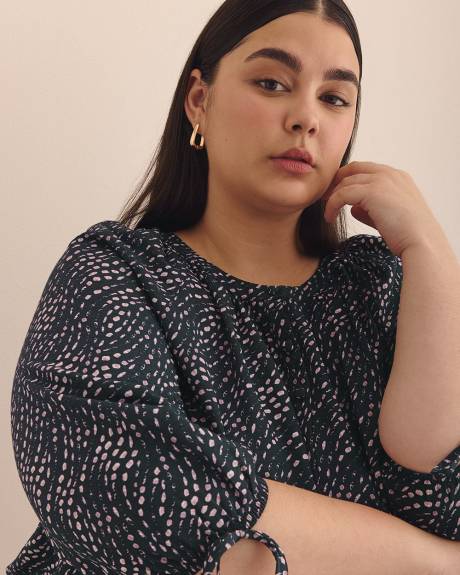 Blouse évasée à pois ondulés avec boutons