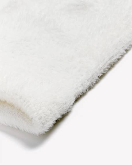 Bonnet blanc en laine pelucheuse