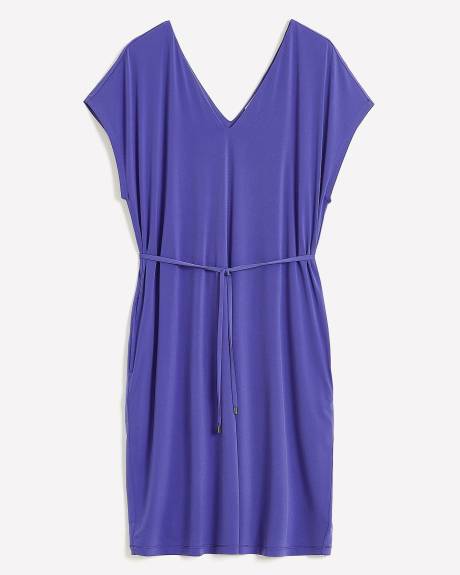 Robe en tricot avec encolure en V à l'avant et au dos