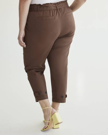 Pantalon écourté à jambe droite avec ceinture