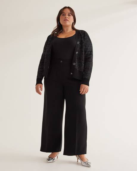 Pantalon urbain noir à jambe évasée, coupe petite