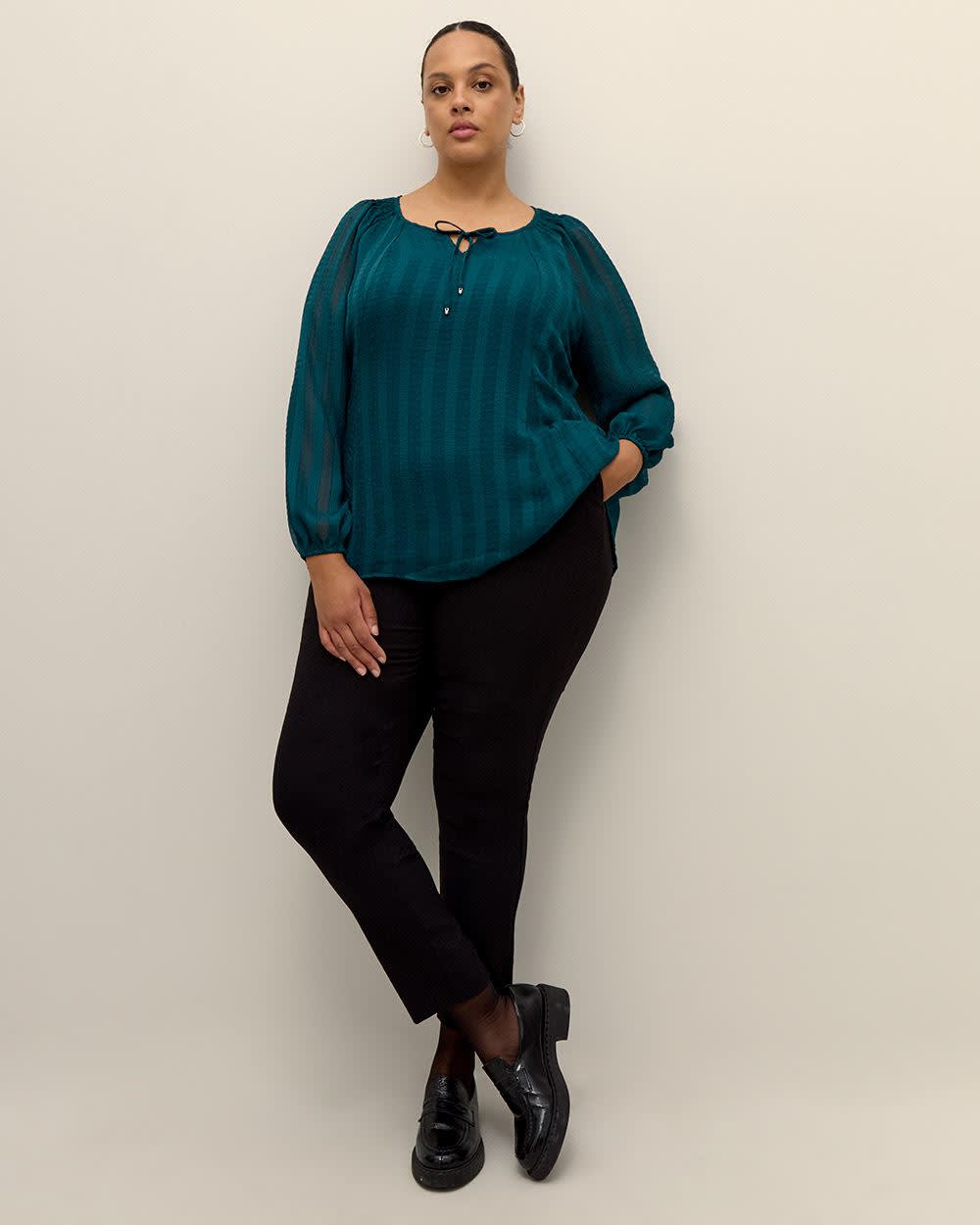 Petite, Textured Black Savvy Skinny-Leg Pant