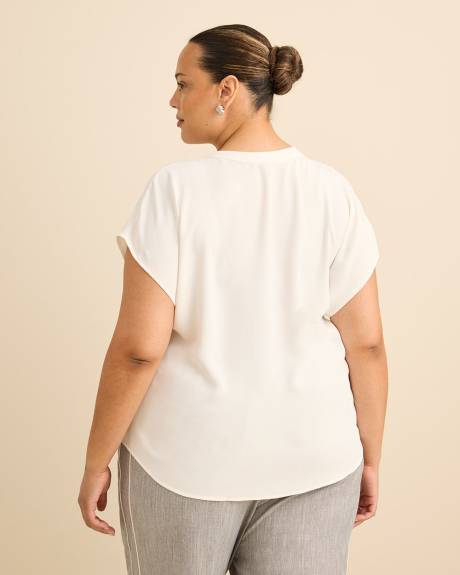 Extended-Sleeve Split Neck Shirt