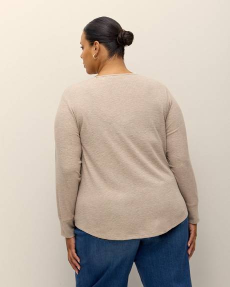 Curvy-Fit Waffle Knit Split Neck Tee - PENN. Essentials
