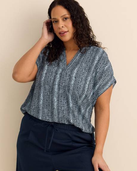 Extended-Sleeve Split Neck Shirt