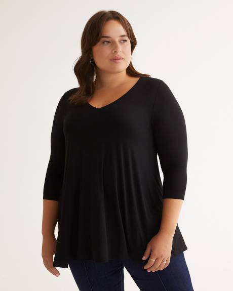 Responsible, Black V-Neck Swing Knit Top