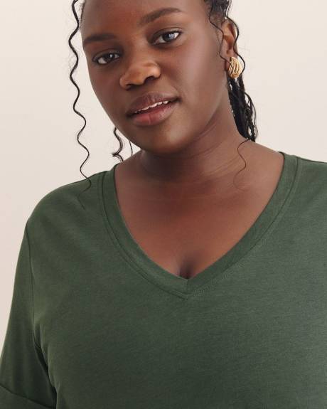 Boyfriend-Fit V-Neck T-Shirt - PENN. Essentials