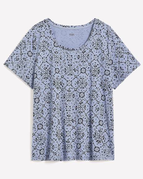 Printed Curvy-Fit Crewneck Tee - PENN. Essentials