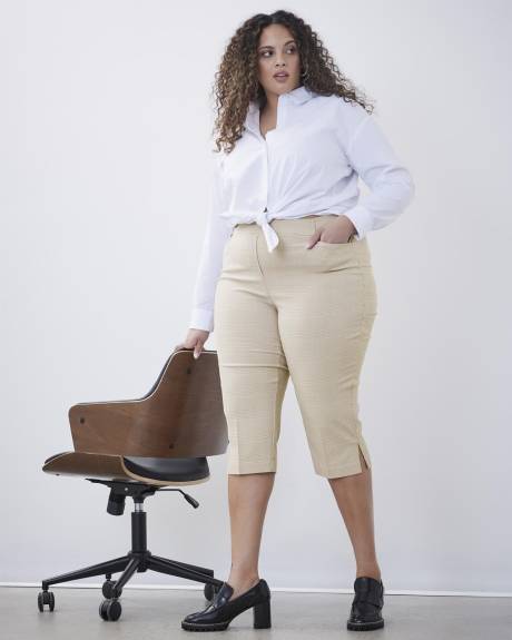 Pantalon capri carreauté, coupe ingénieuse