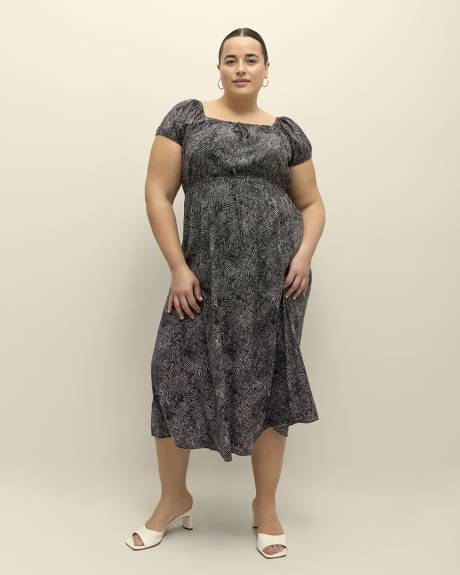 Robe longue noire à pois avec encolure carrée et manches bouffantes, tissu responsable