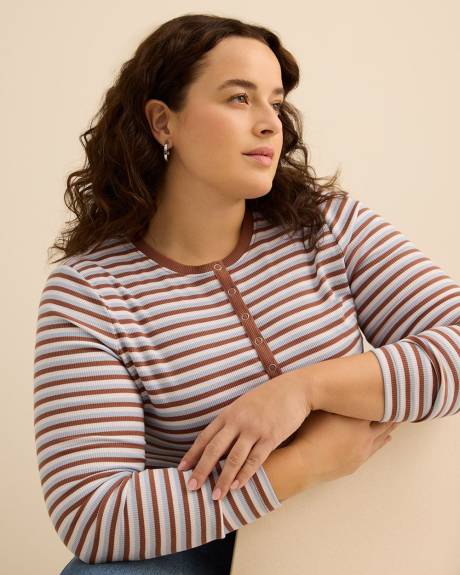 Haut &agrave; manches longues avec col boutonn&eacute;