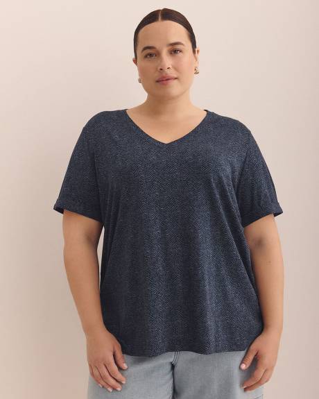 Boyfriend-Fit V-Neck T-Shirt - PENN. Essentials