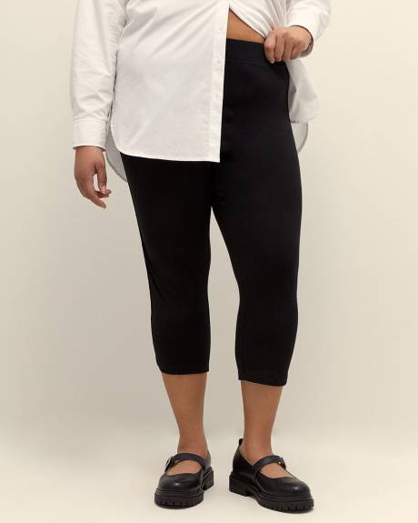 Black Capri Legging with Side Crochet Band - PENN. Essentials