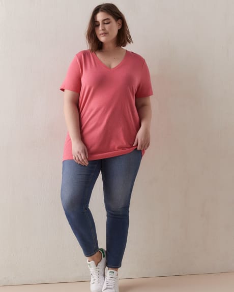 Boyfriend Fit V-Neck T-Shirt - In Every Story
