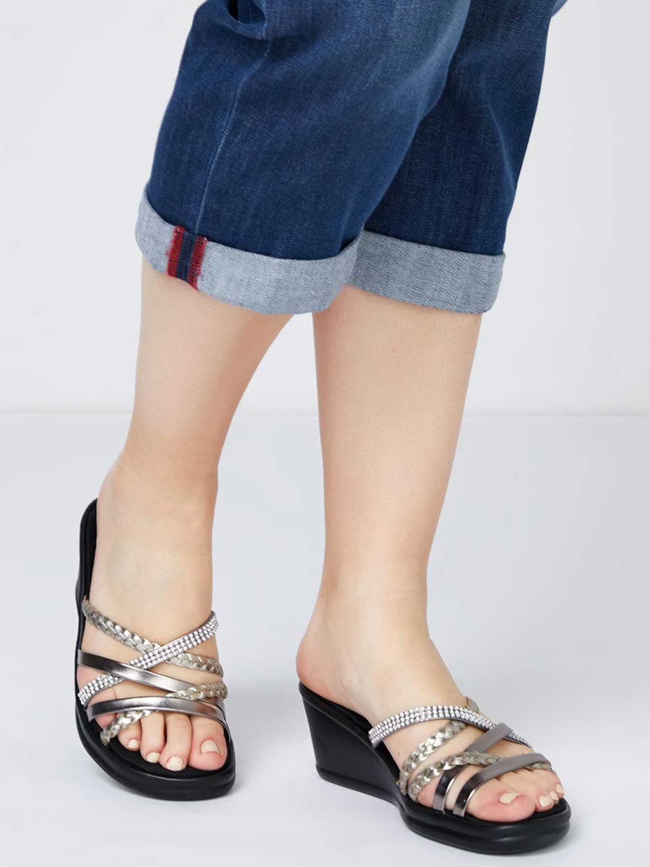 wide width sandals