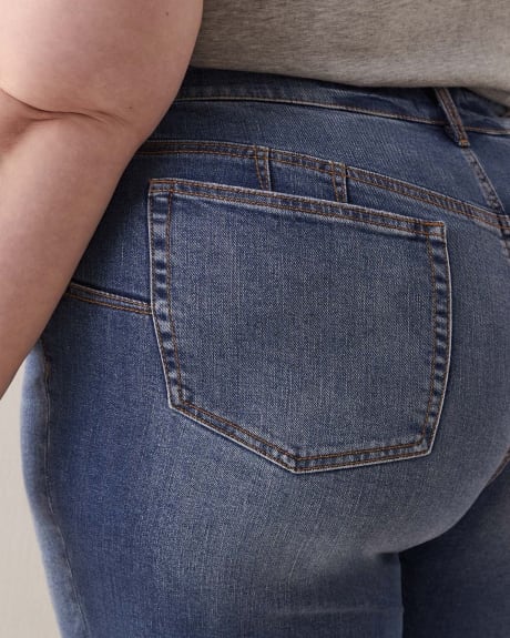 Curvy Straight-Leg Denim Capri With Slit At Hem - d/C Jeans