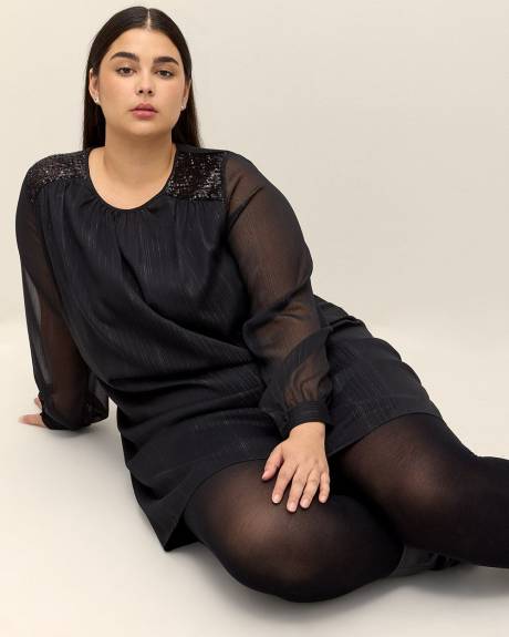 Robe noire évasée avec paillettes aux épaules