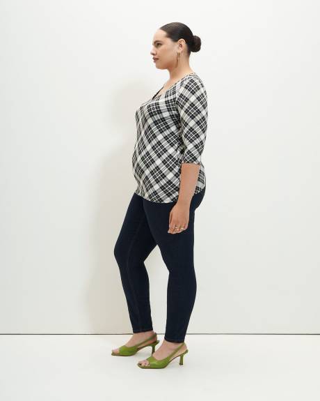 Silhouette-Fit V-Neck T-Shirt - Addition Elle - PENN. Essentials