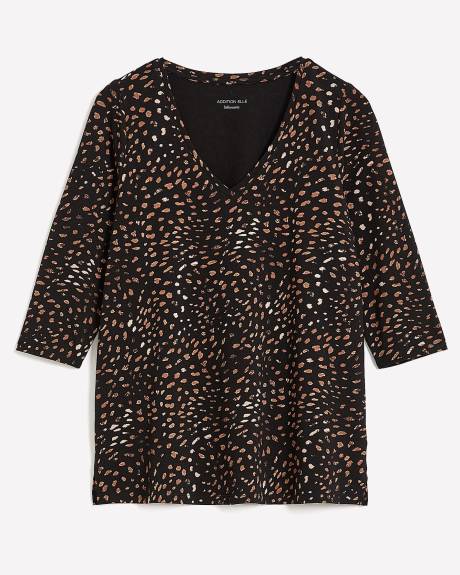 Silhouette-Fit V-Neck T-Shirt - Addition Elle - PENN. Essentials