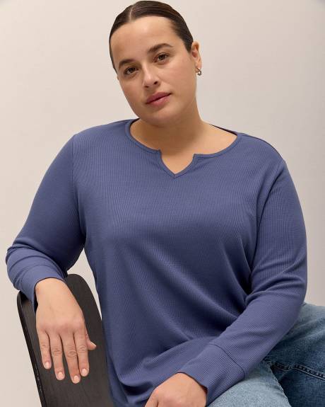 Curvy-Fit Waffle Knit Split Neck Tee - PENN. Essentials