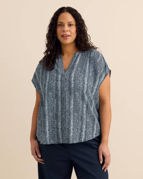 Extended-Sleeve Split Neck Shirt