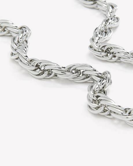 Collier court à grosse chaîne torsadée
