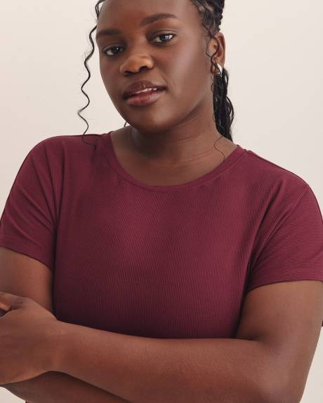 Modern-Fit Extended-Sleeve Ribbed Tee - PENN. Essentials