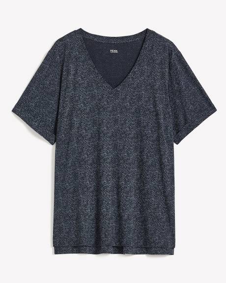 Boyfriend-Fit V-Neck T-Shirt - PENN. Essentials
