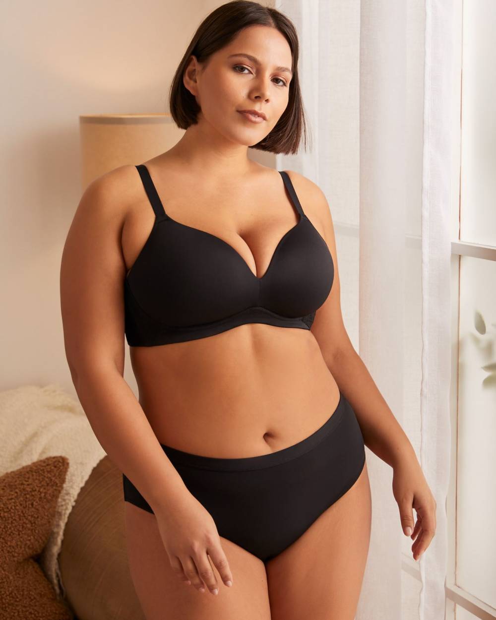 Wireless Plunge Bra With Mesh At Back - Déesse Collection