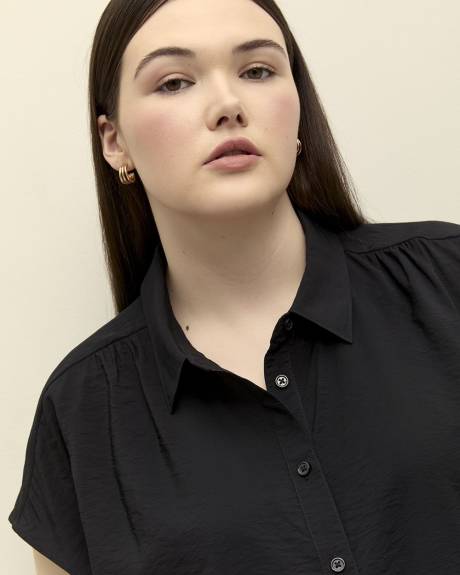 Extended-Sleeve Buttoned-Down Shirt