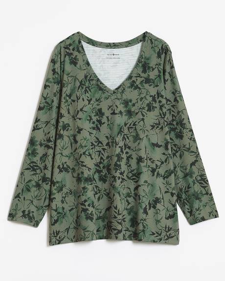Textured V-Neck Long-Sleeve Tee - Active Zone