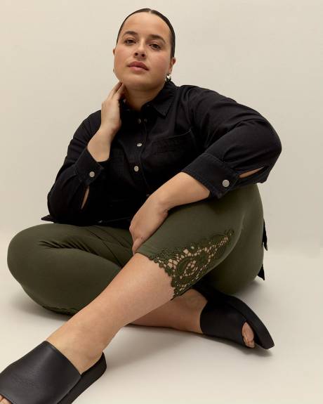 Fashion Capri Legging with Crochet Hem - PENN. Essentials