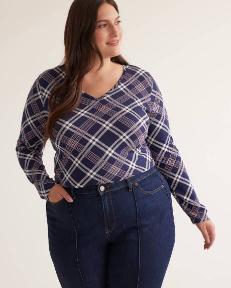 Girlfriend-Fit Long-Sleeve T-Shirt - PENN. Essentials