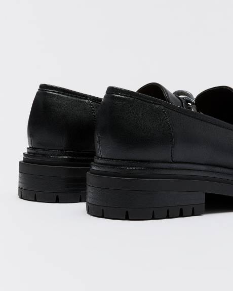 Extra Wide Width, Lug Loafer with Chain Ornement