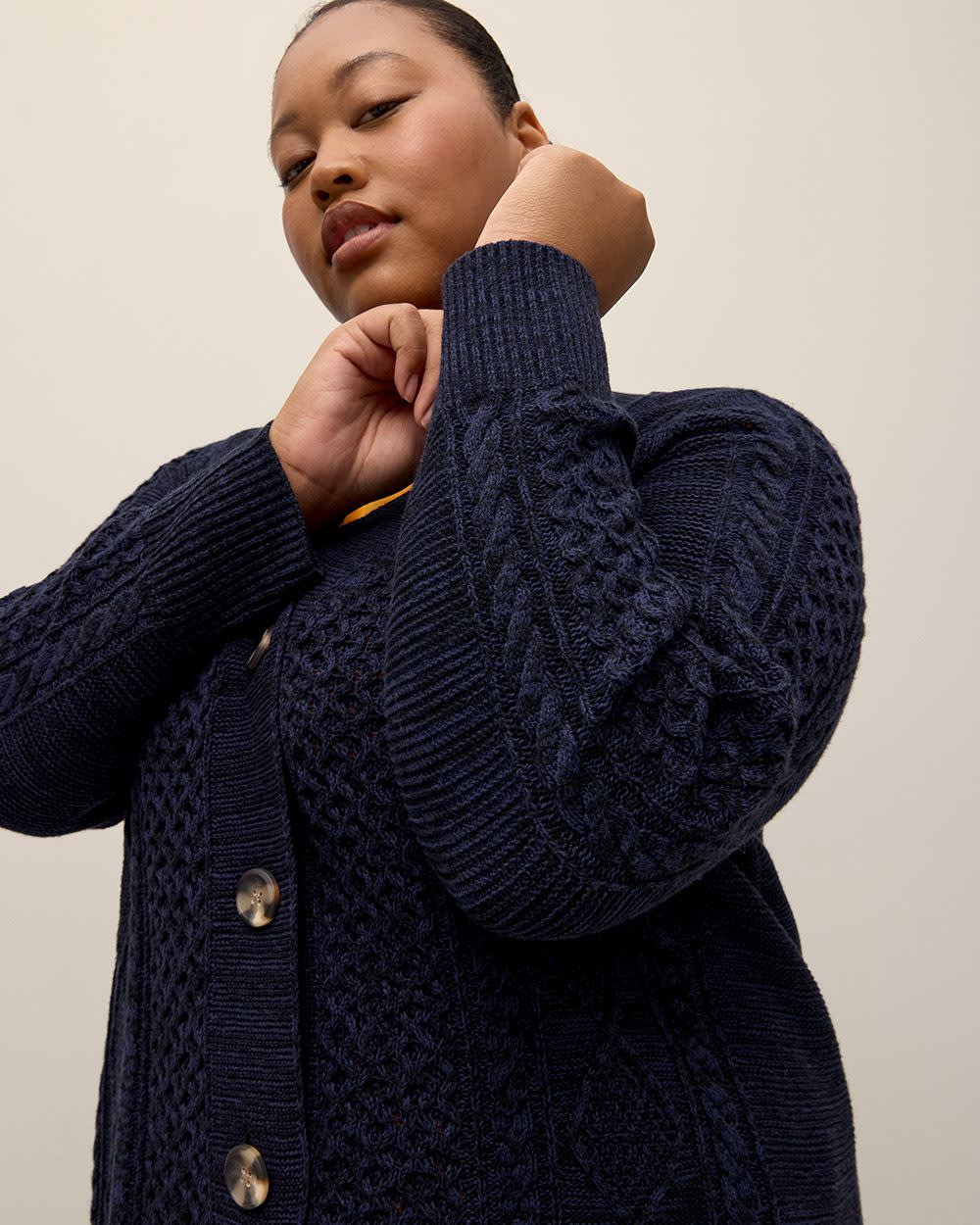 Cardigan boutonné avec mailles torsadées
