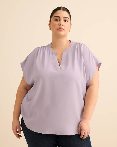 Extended-Sleeve Split Neck Shirt