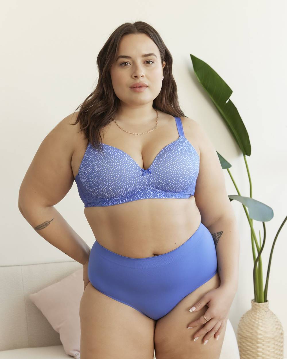 Dotted Microfibre Wireless Plunge Bra - Déesse Collection